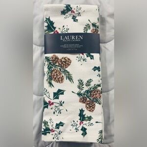 Ralph Lauren Kitchen Dish Towels
Snowy House Christmas 17" × 28"3
Pack